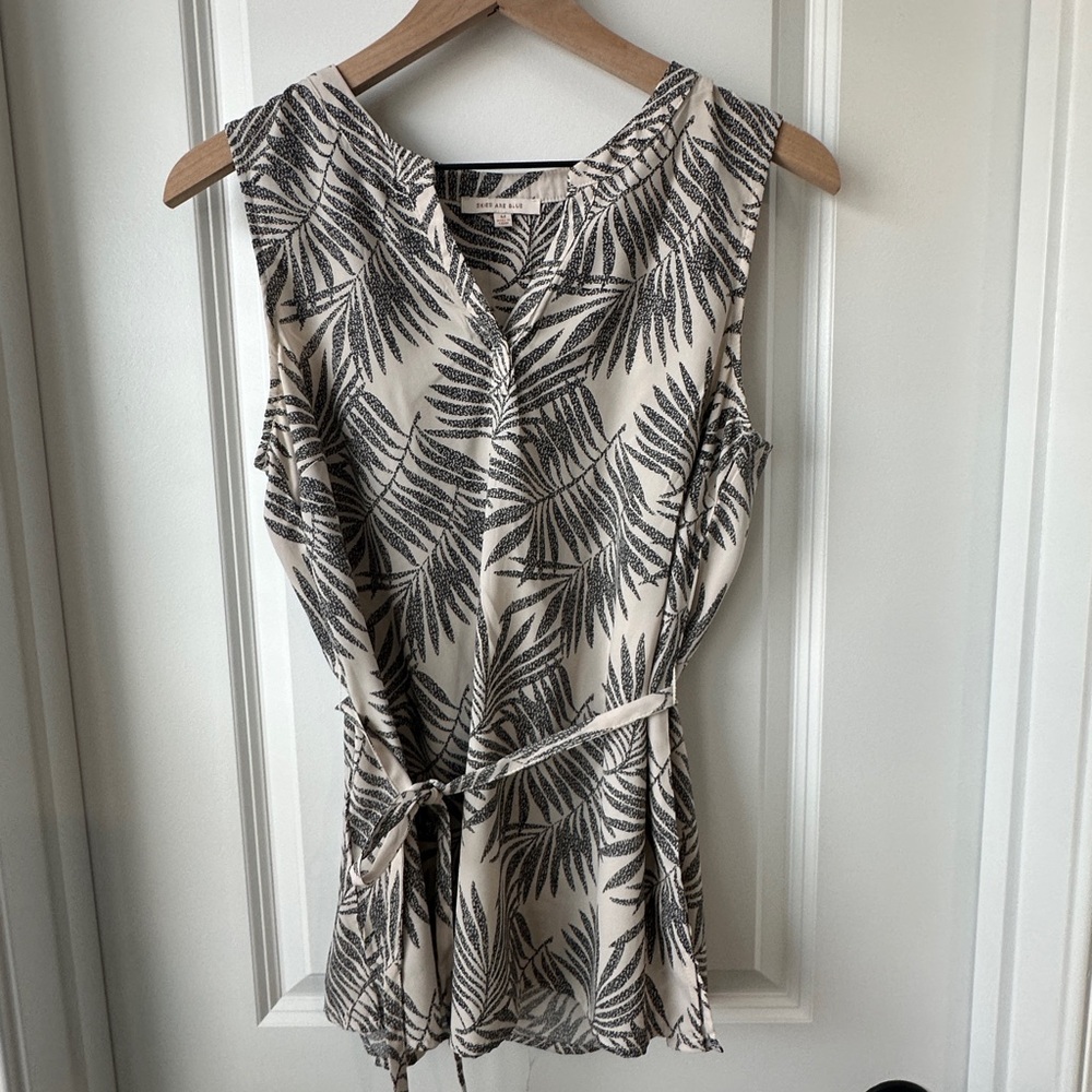 Skies Are Blue Black and Cream Leaf Print Top